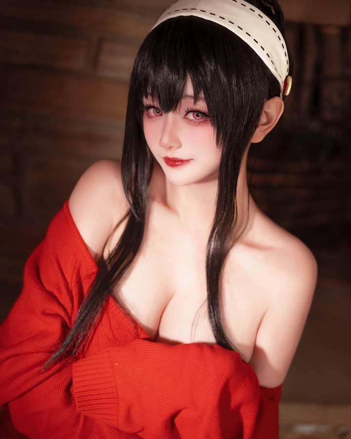 Nữ coser xuất hiện với phong cách trang điểm nhẹ nhàng