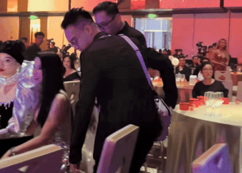 Diệp Lâm Anh và Đức Phạm ngồi cạnh nhau