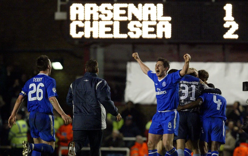 Chiến thắng của Chelsea trước Arsenal gây phấn khích cho chủ tịch Abramovich Abramovich phấn khích sau chiến thắng trước Arsenal