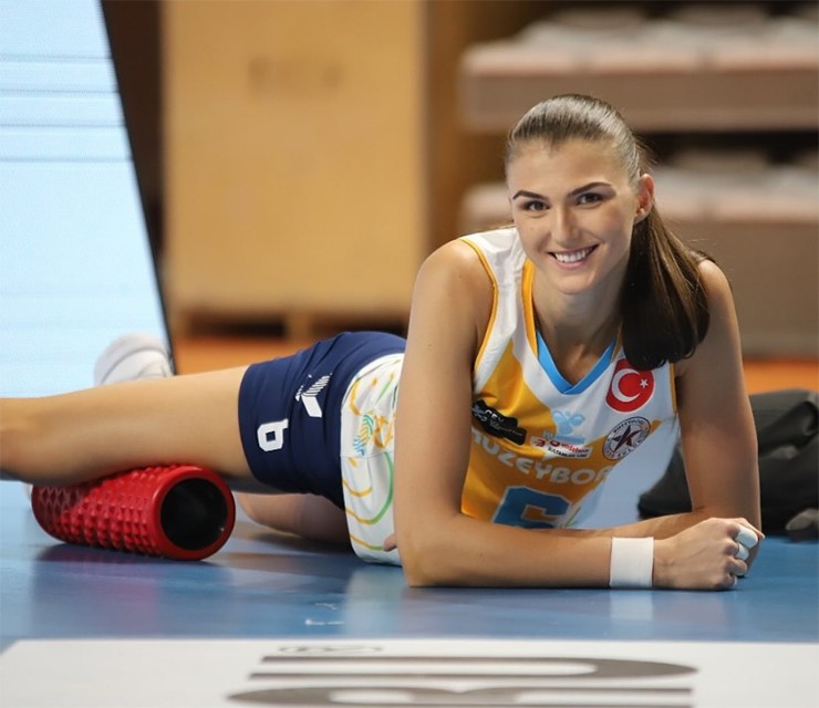 Nasya Dimitrova chơi nổi bật