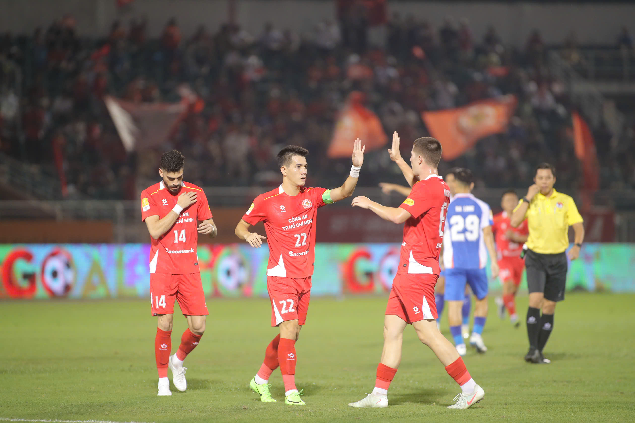 Tiến Linh đối đầu Minh Vương ở tứ kết Cúp Quốc gia 2025/26 - Ảnh 2. Tiến Linh đối đầu Minh Vương ở tứ kết Cúp Quốc gia 2025/26 - Ảnh 2.