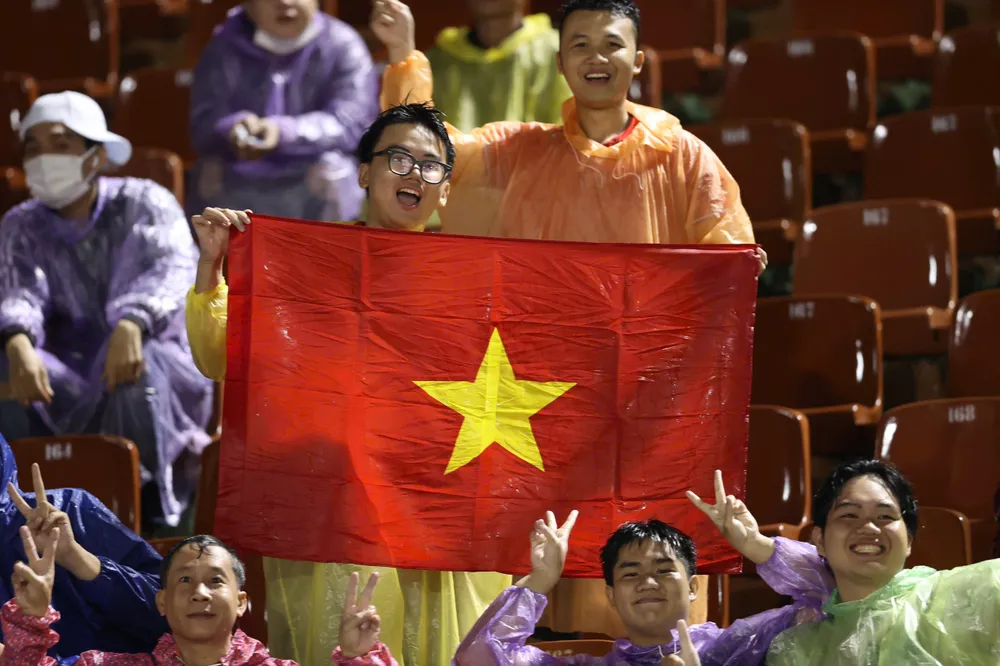 Người hâm mộ cổ vũ cho đội tuyển Việt Nam tại vòng loại Asian Cup 2027
