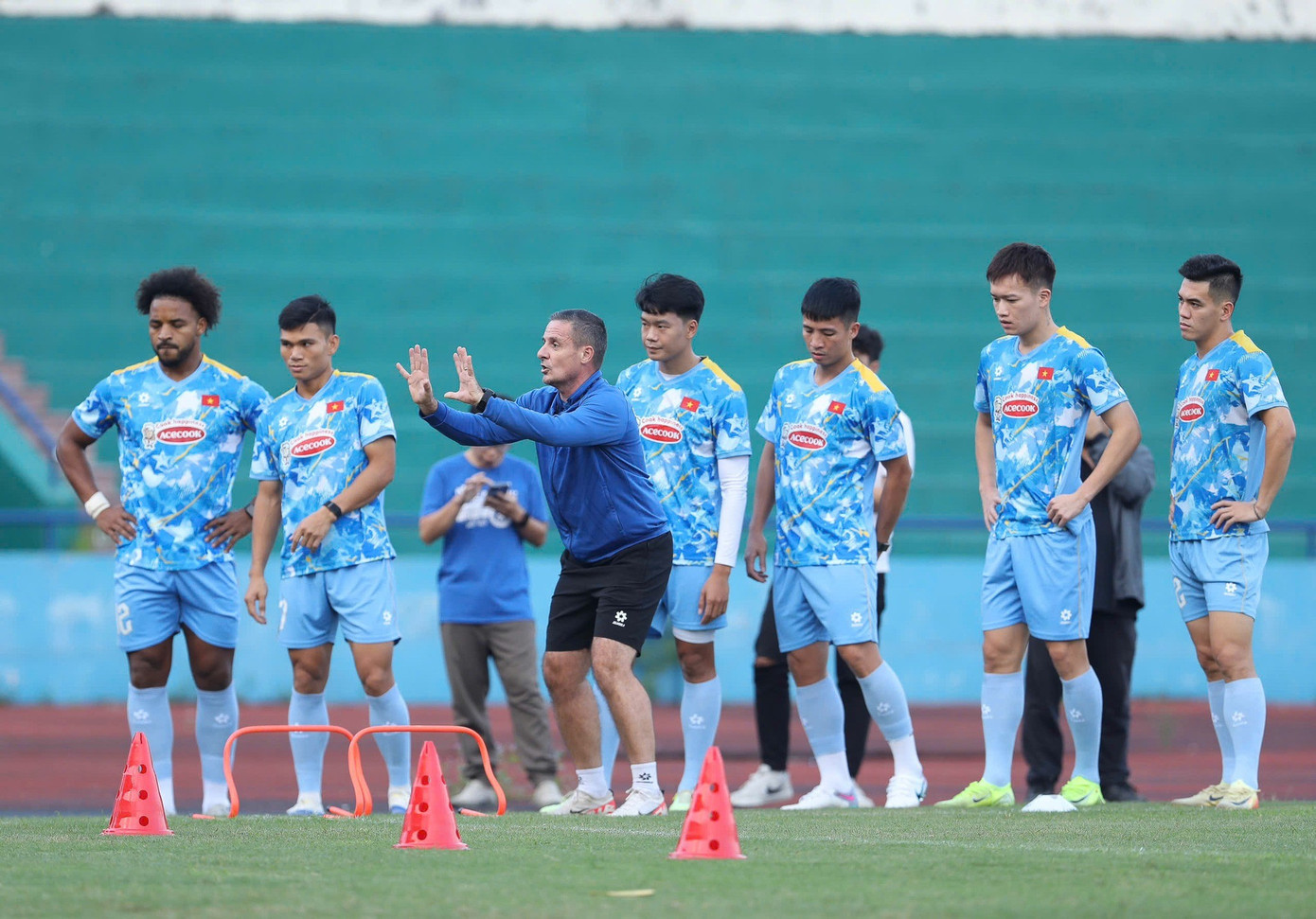 ĐT Việt Nam trong buổi tập chiều ngày 12/11