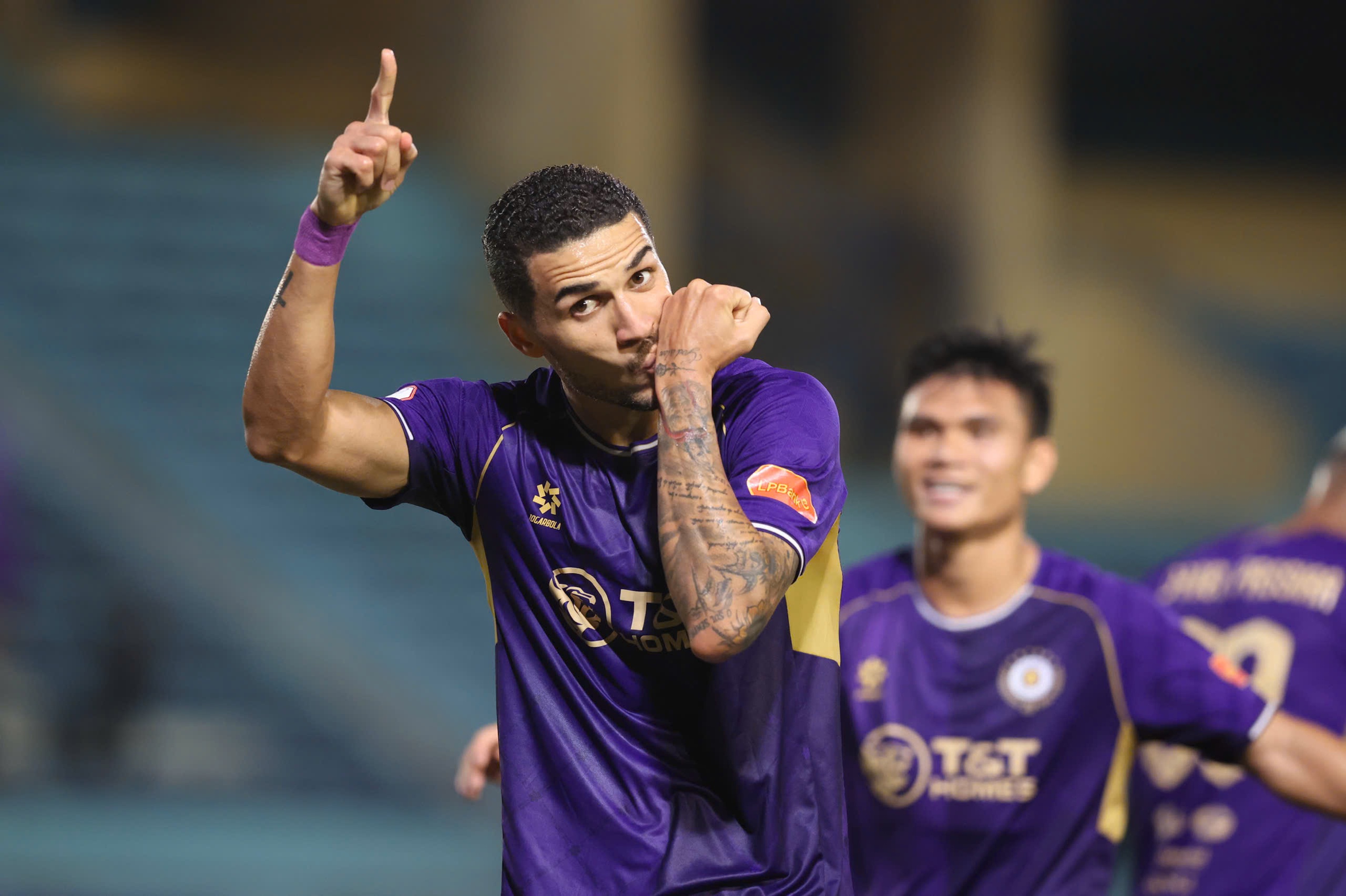 Hoàng Hên truyền cảm hứng giúp Hà Nội FC vượt khó