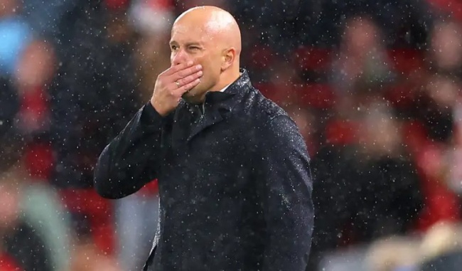 Slot đối mặt áp lực lớn. HLV Arne Slot đang chịu sức ép tại Liverpool