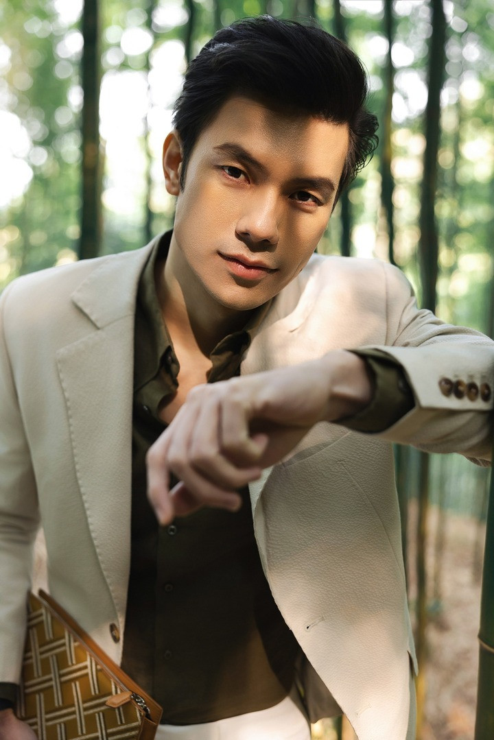 Nhan Phúc Vinh từng là giáo viên thể dục.