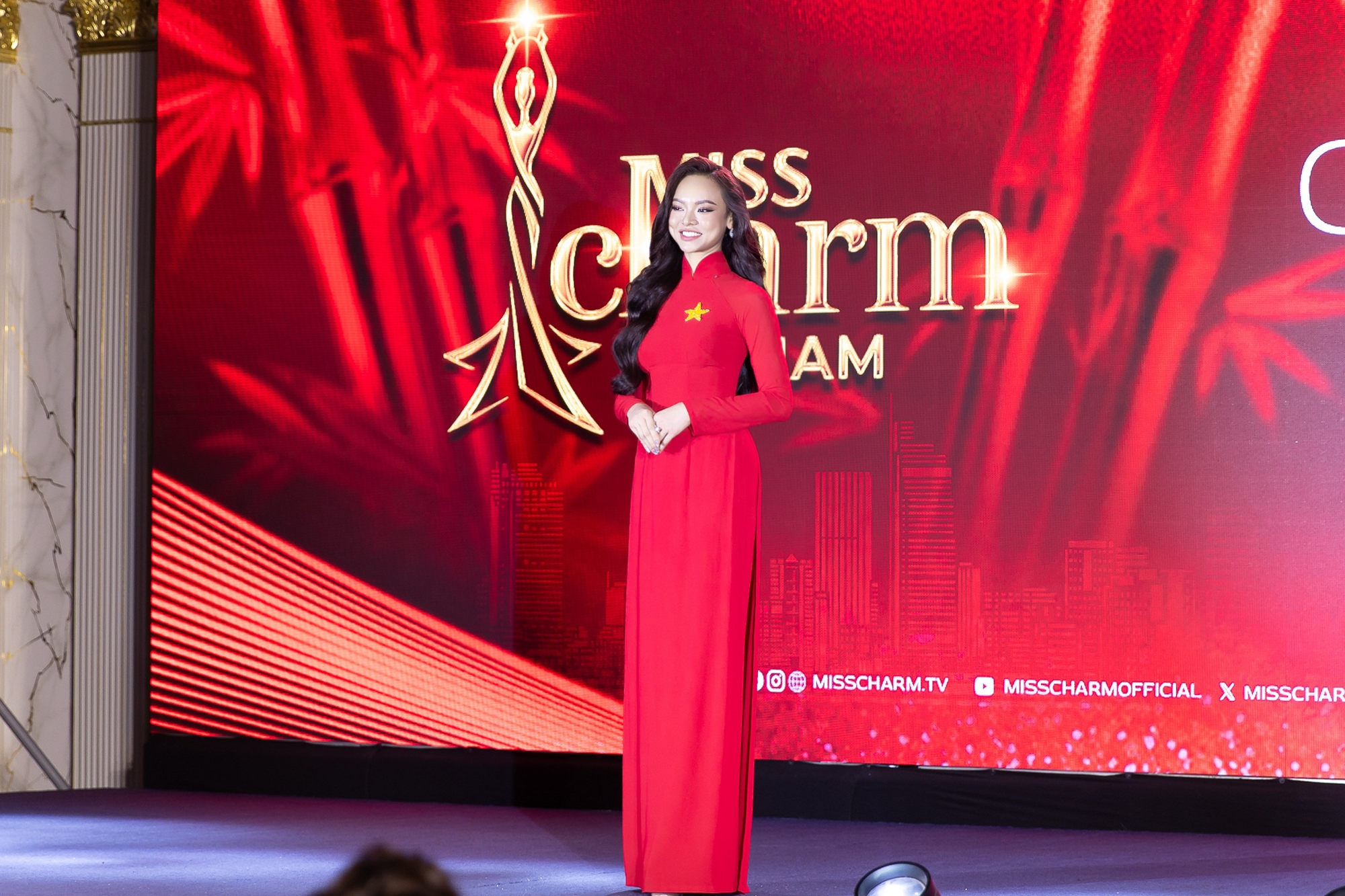 Mai Ngô khoe vòng 1 nóng bỏng, trổ tài Mai Ngô khoe vòng 1 nóng bỏng, trổ tài