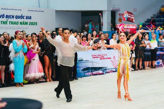 Hai VĐV Phan Hiển và Thu Hương được trao tặng Huân chương Lao động hạng Ba