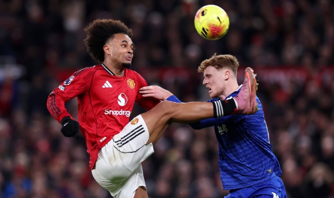 Zirkzee chơi mờ nhạt.