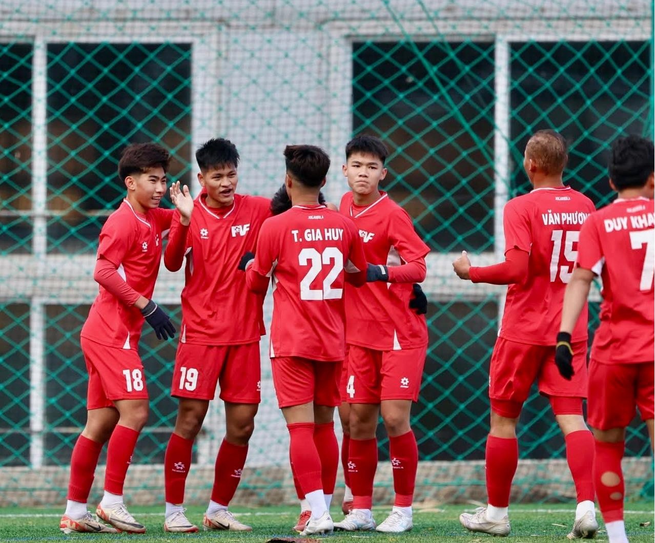 Thi đấu quả cảm trước đối thủ Hàn Quốc, đội bóng Việt Nam đạt thành tích bất bại- Ảnh 2.