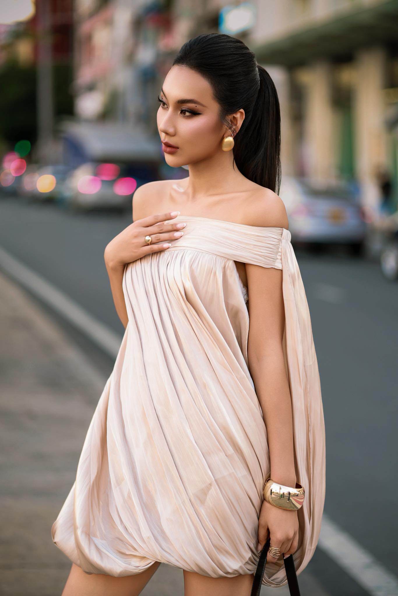 Hotgirl Tuyệt tình cốc xưa mặc mát mẻ