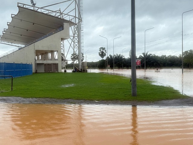 Sân U22 Việt Nam thi đấu SEA Games 33 chìm trong mưa lũ- Ảnh 2. Khu vực tổ chức các môn võ bị ngập