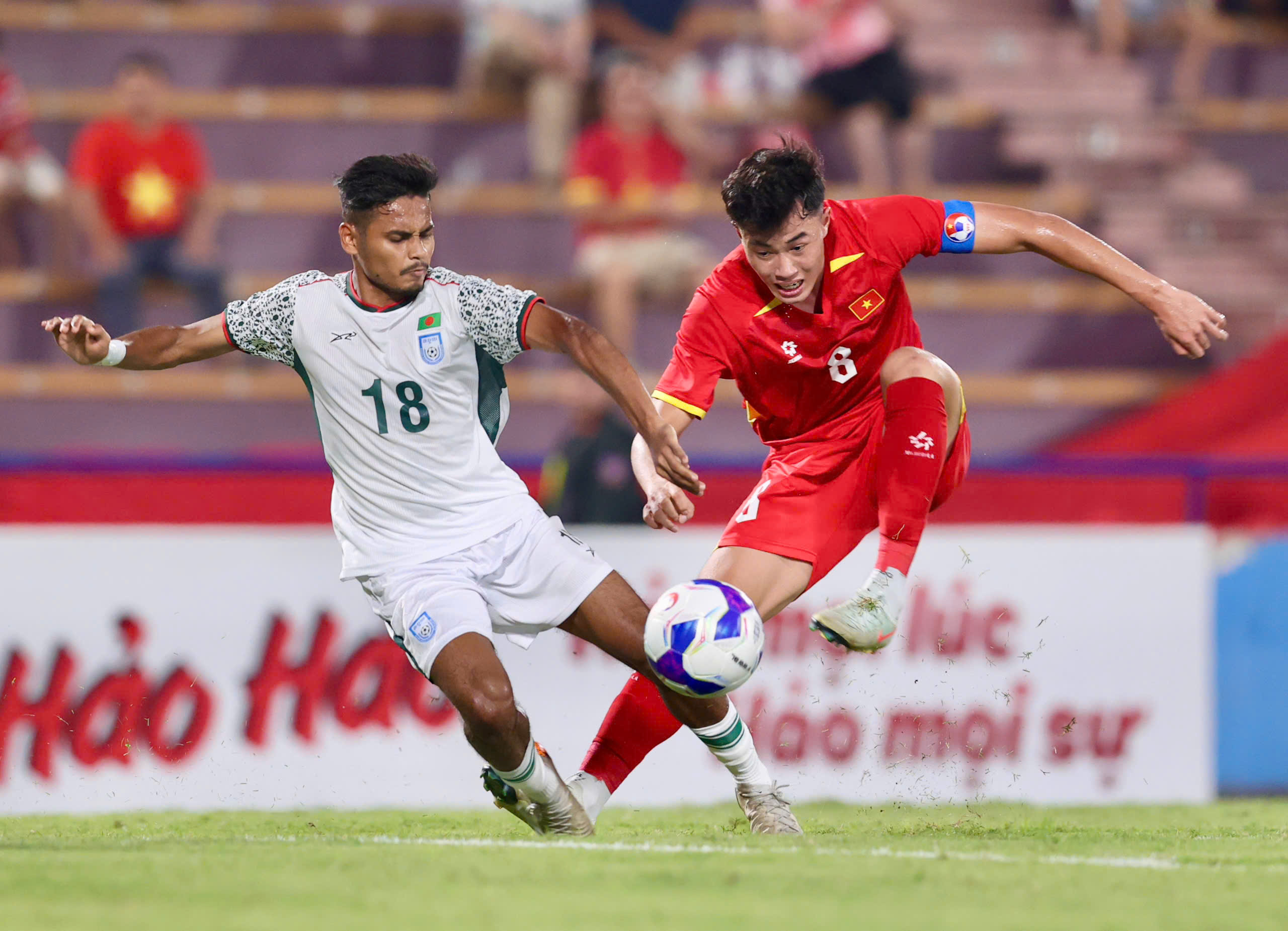 U22 Việt Nam có khả năng sẽ thay đổi lối chơi khi không còn Văn Trường (8) trong đội hình.