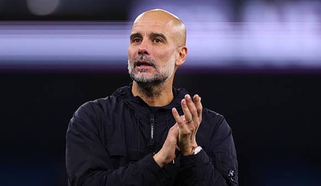 Pep Guardiola không hài lòng với các quyết định của trọng tài. Pep Guardiola không hài lòng với trọng tài