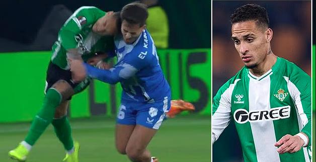 Pha bóng phạm lỗi nguy hiểm của Antony