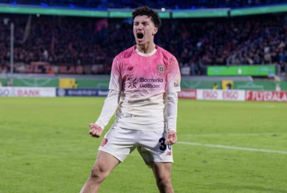 Leverkusen vững vàng sau bàn thắng từ đá phạt Pha ghi bàn từ cú đá phạt của Grimaldo