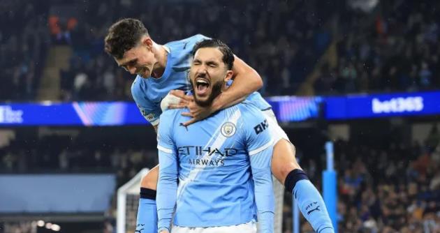 Man City vẫn là mối đe dọa lớn với Arsenal. Man City vẫn là mối đe dọa lớn với Arsenal.