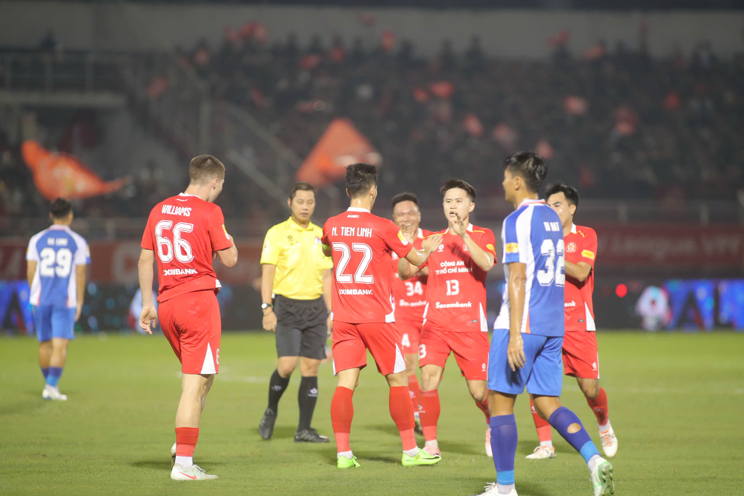 Tiến Linh đối đầu Minh Vương ở tứ kết Cúp Quốc gia 2025/26 - Ảnh 3. Tiến Linh đối đầu Minh Vương ở tứ kết Cúp Quốc gia 2025/26 - Ảnh 3.