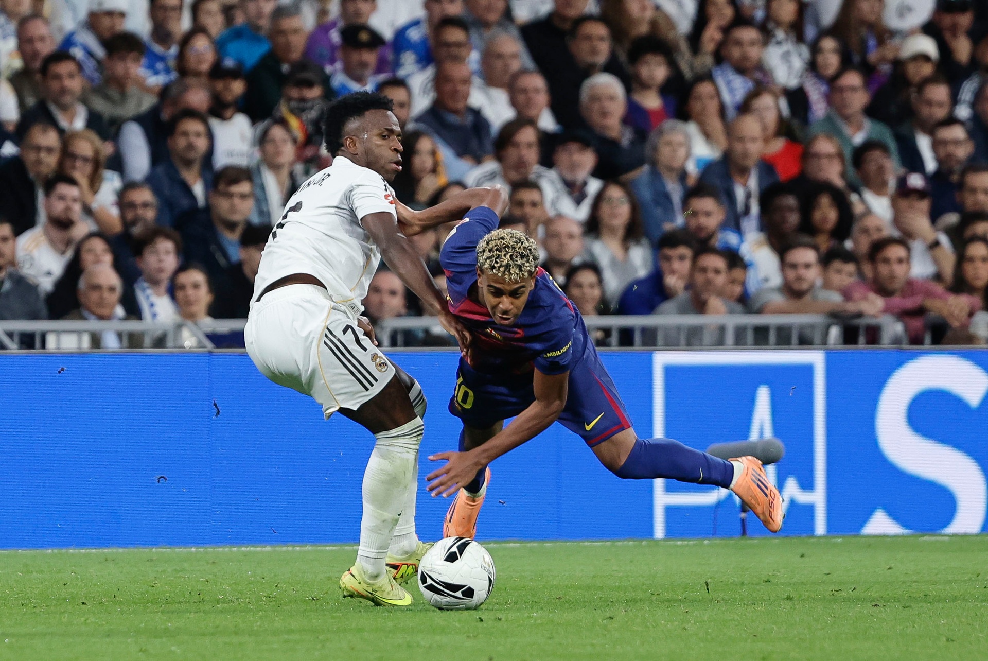 Lamine Yamal đối mặt với phân biệt chủng tộc