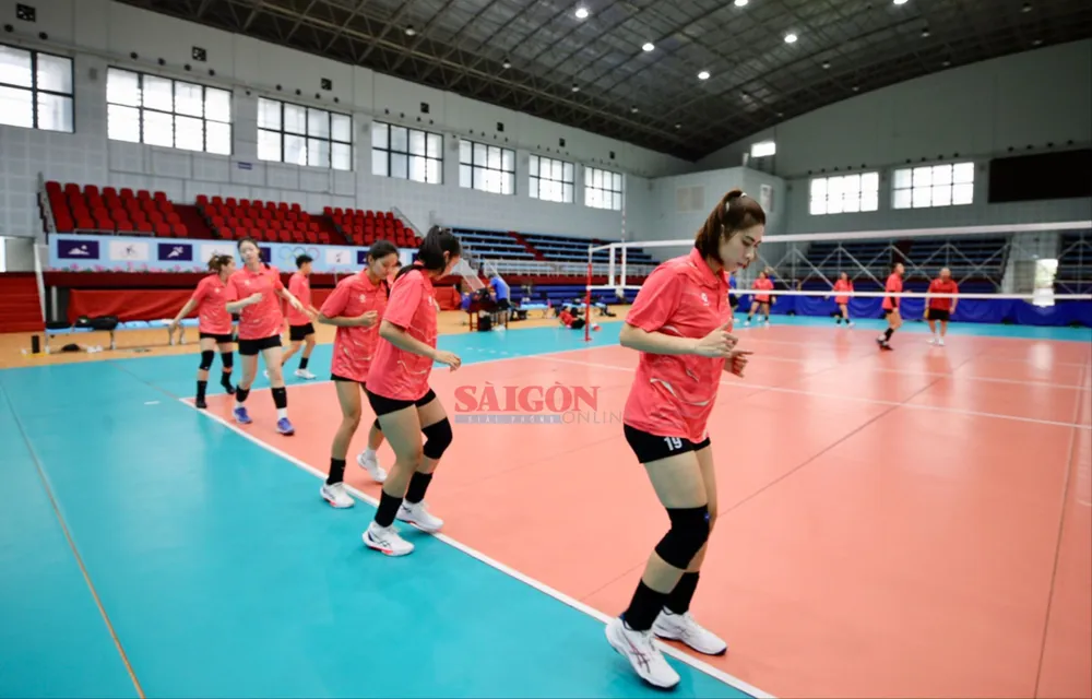 Đội tuyển bóng chuyền nữ Việt Nam tập luyện chuẩn bị cho SEA Games