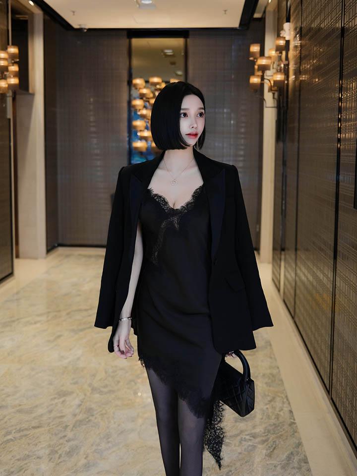 Thường lên đồ phong cách “ngự tỷ”, hot girl khiến fan giật mình khi “đổi gió” với bikini- Ảnh 1. An Hye Jin với trang phục phong cách ngự tỷ sang trọng