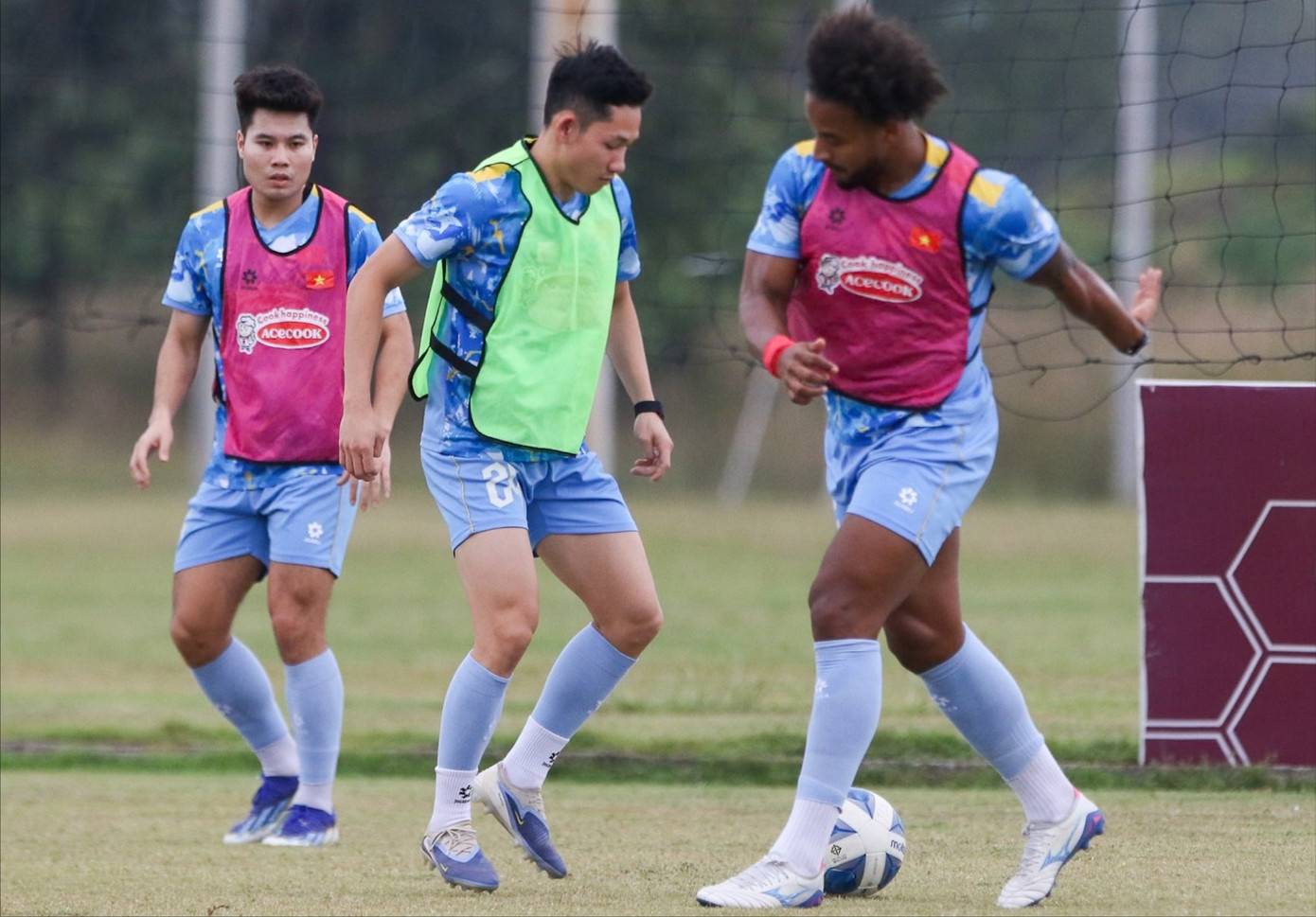 Nguyễn Hai Long thận trọng, cho biết Lào đã khác xưa- Ảnh 1. Nguyễn Hai Long thận trọng, cho biết Lào đã khác xưa