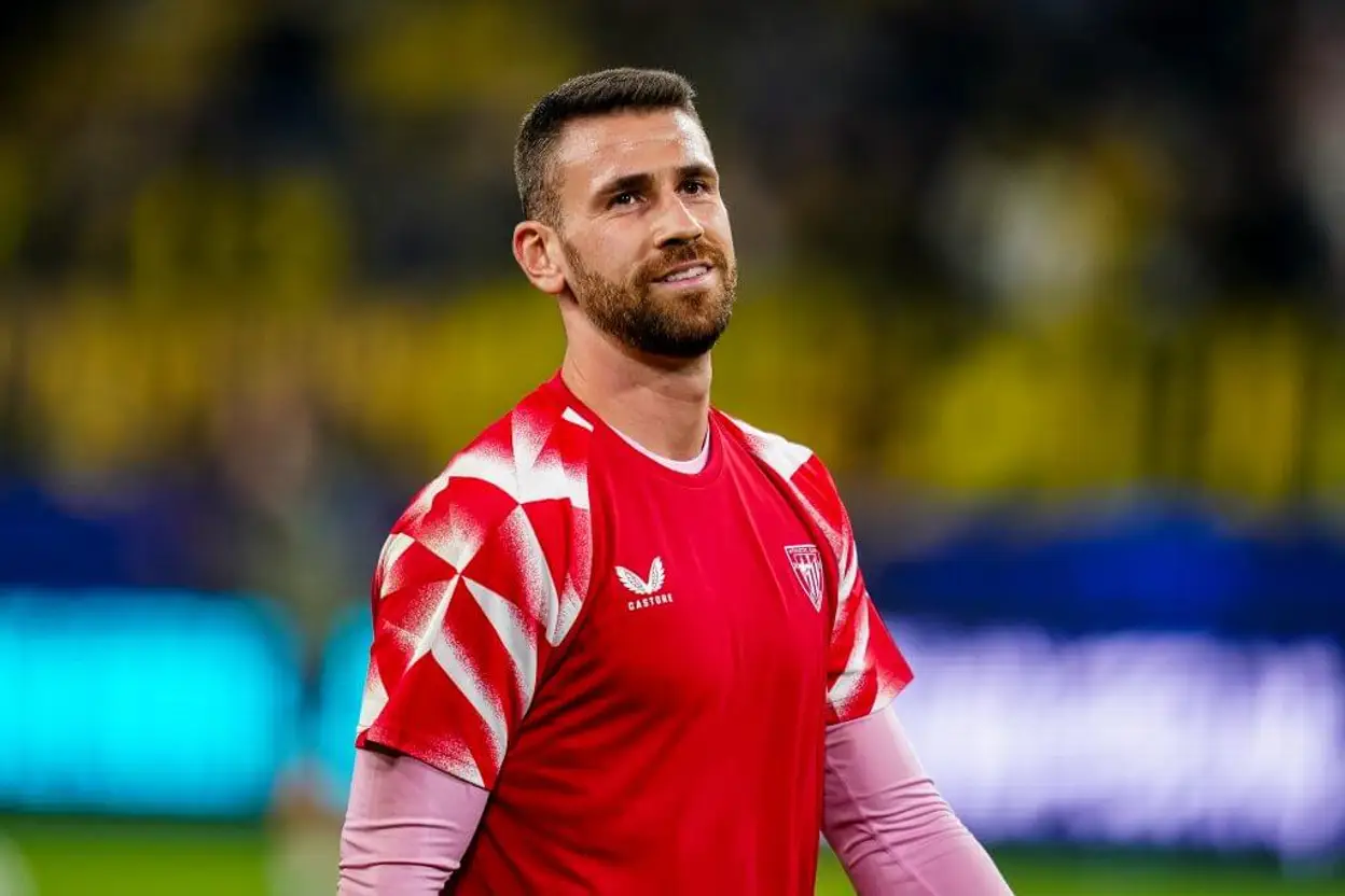 Thủ môn người Tây Ban Nha khẳng định lòng trung thành với Bilbao Unai Simon thể hiện lòng trung thành với Athletic Bilbao