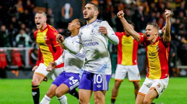 Villa nhận thất bại khó nuốt trước Go Ahead Eagles.