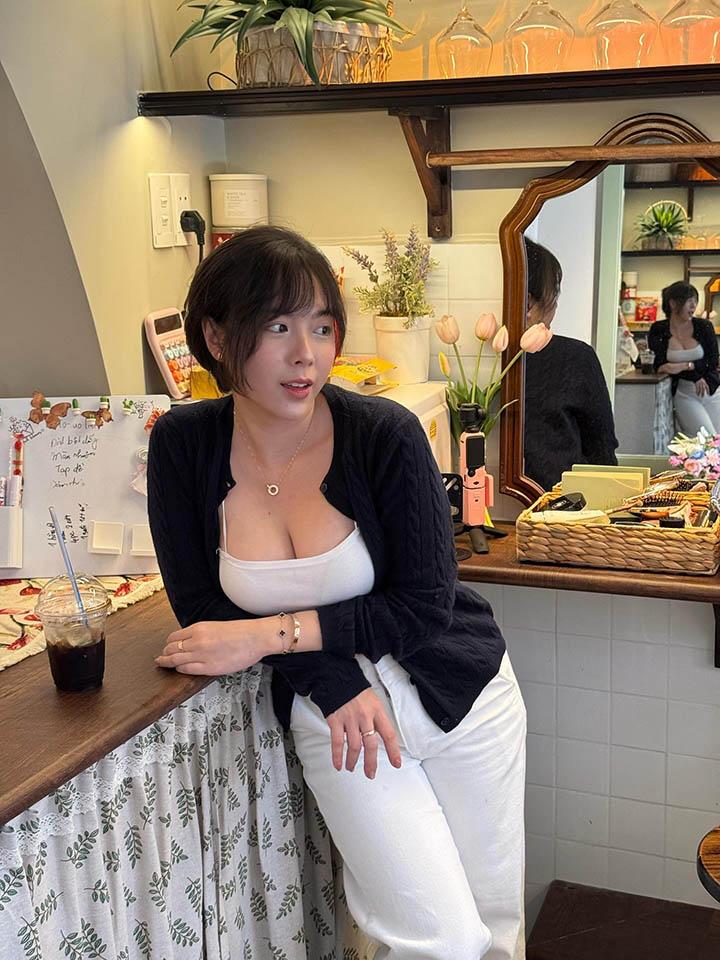 Làm video “mukbang” nhưng ánh mắt của fan lại “va” ánh mắt của hot girl- Ảnh 10. Làm video “mukbang” nhưng ánh mắt của fan lại “va” ánh mắt của hot girl- Ảnh 10.