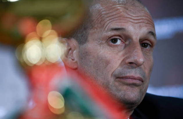 Thủ môn Mike Maignan trong trận AC Milan vs Roma