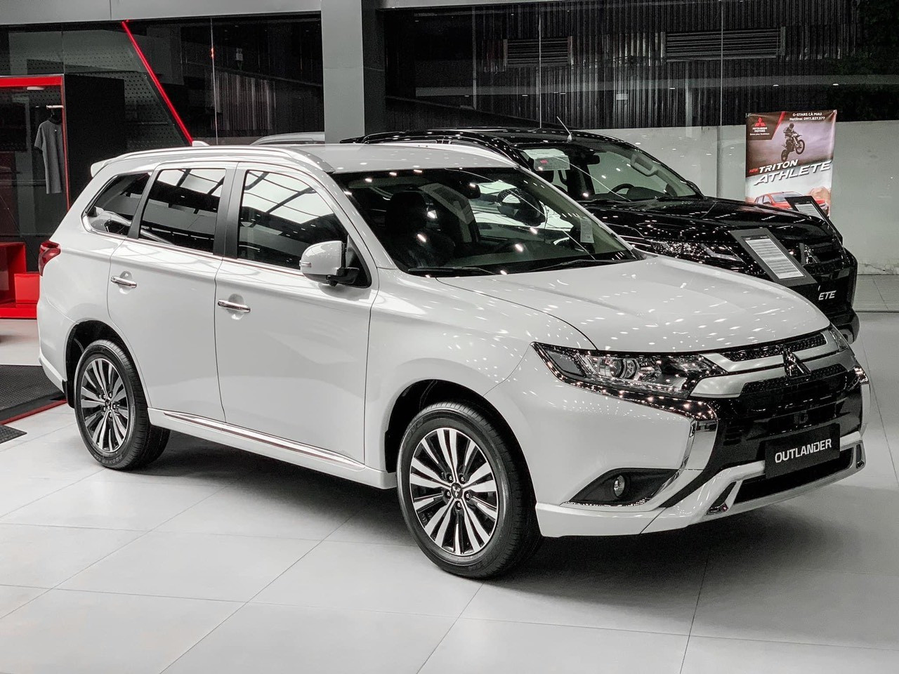 Mitsubishi Outlander doanh số thấp Mitsubishi Outlander có doanh số chưa tới 400 chiếc sau 10 tháng đầu năm 2025