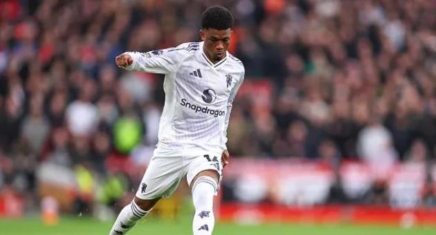 Amad đang chơi trái sở trường