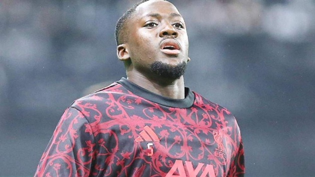 Konate có thể khoác áo Real