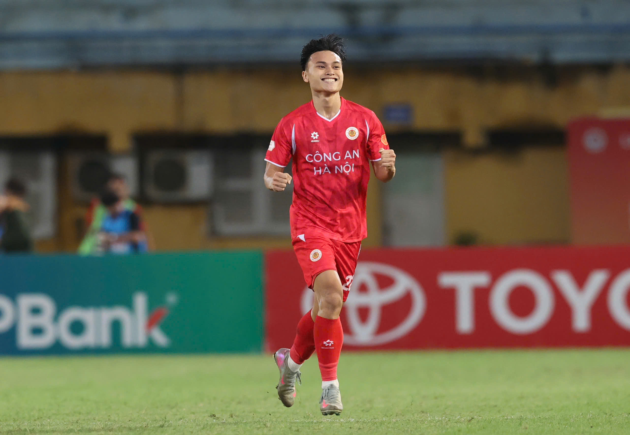 Minh Phúc ghi bàn mở tỷ số cho CAHN