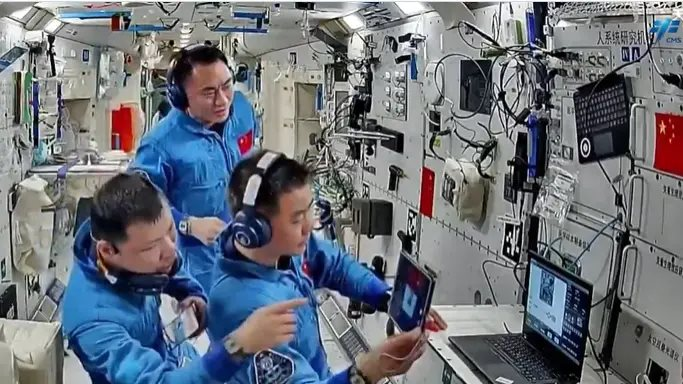 Tàu vũ trụ tái nhập khí quyển