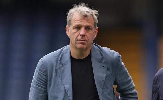 Todd Boehly phản ứng với truyền thông Anh