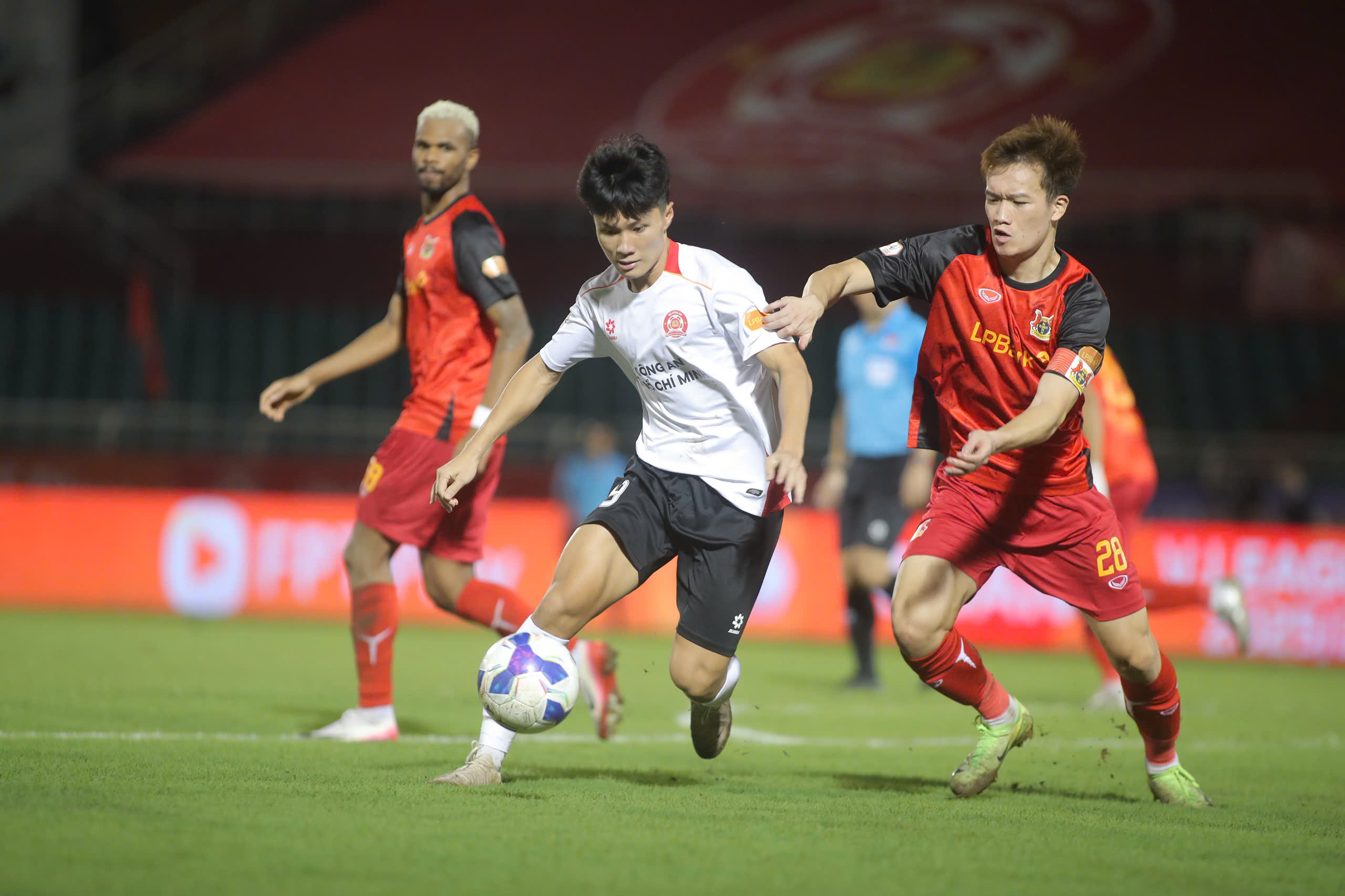 HLV Ninh Bình: Chúng tôi chiến đấu như những chiến binh và xứng đáng với chiến thắng HLV Ninh Bình thể hiện quyết tâm cao