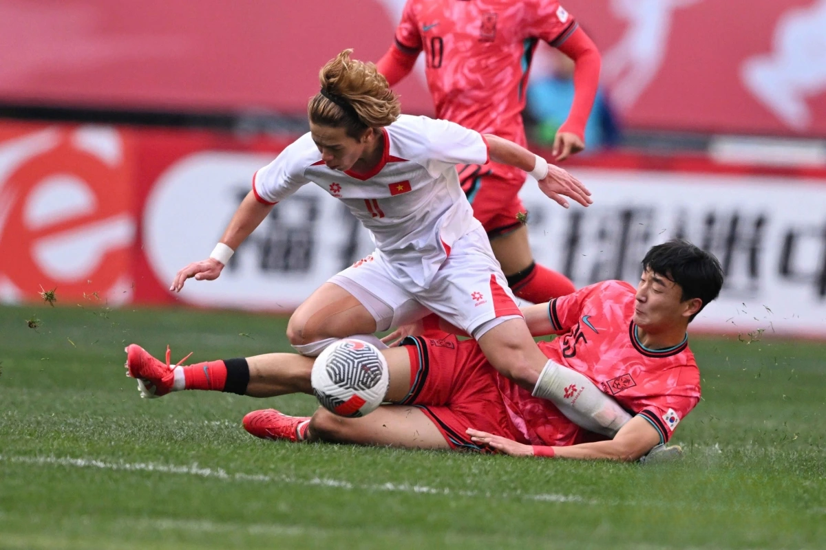 U22 Việt Nam luôn chơi kỷ luật, đoàn kết, quyết tâm khi đối đầu U22 Trung Quốc.