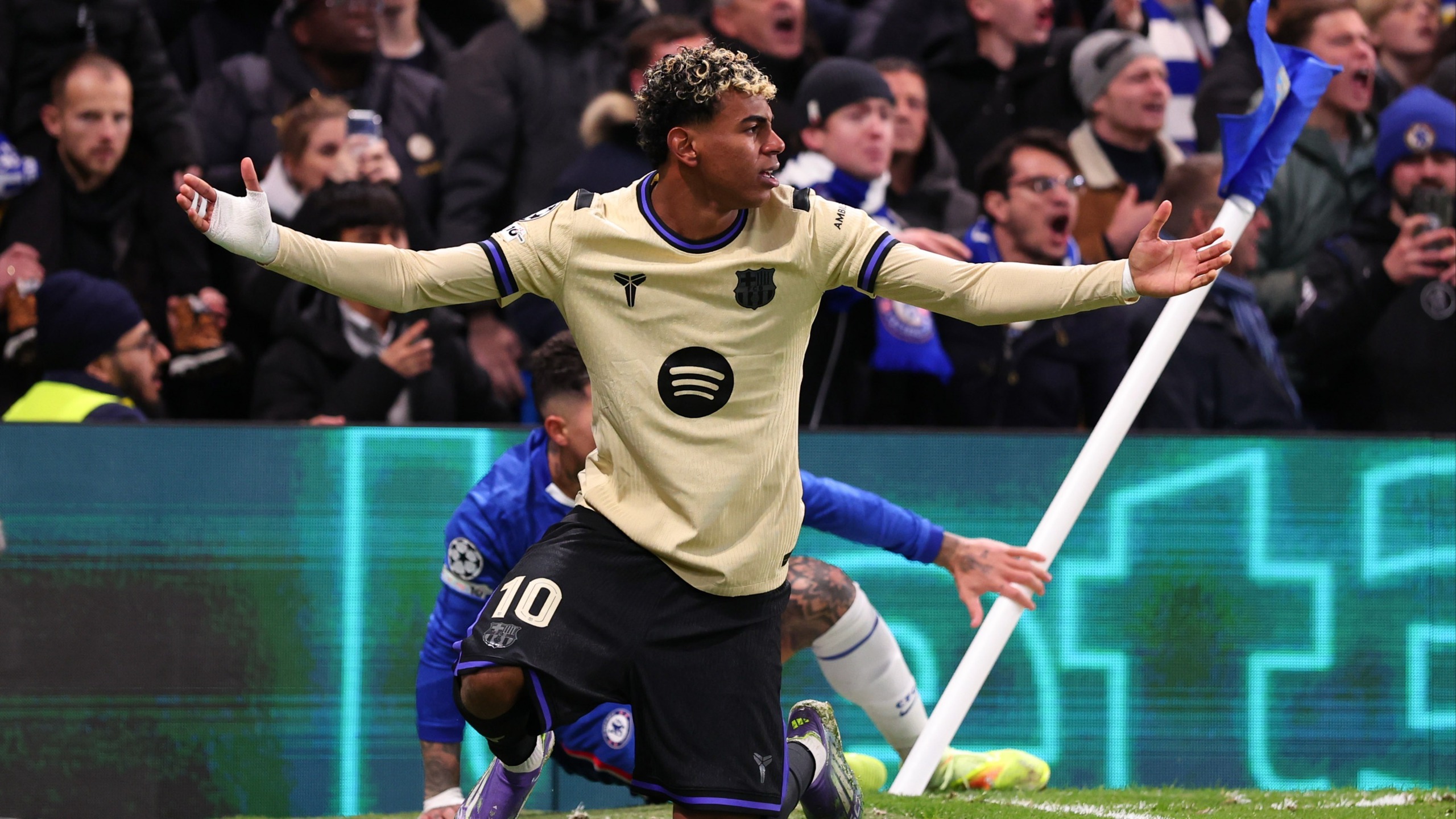 Quan điểm: Barcelona đang có cả núi vấn đề - Ảnh 1. Barcelona đã thua toàn tập trước Chelsea