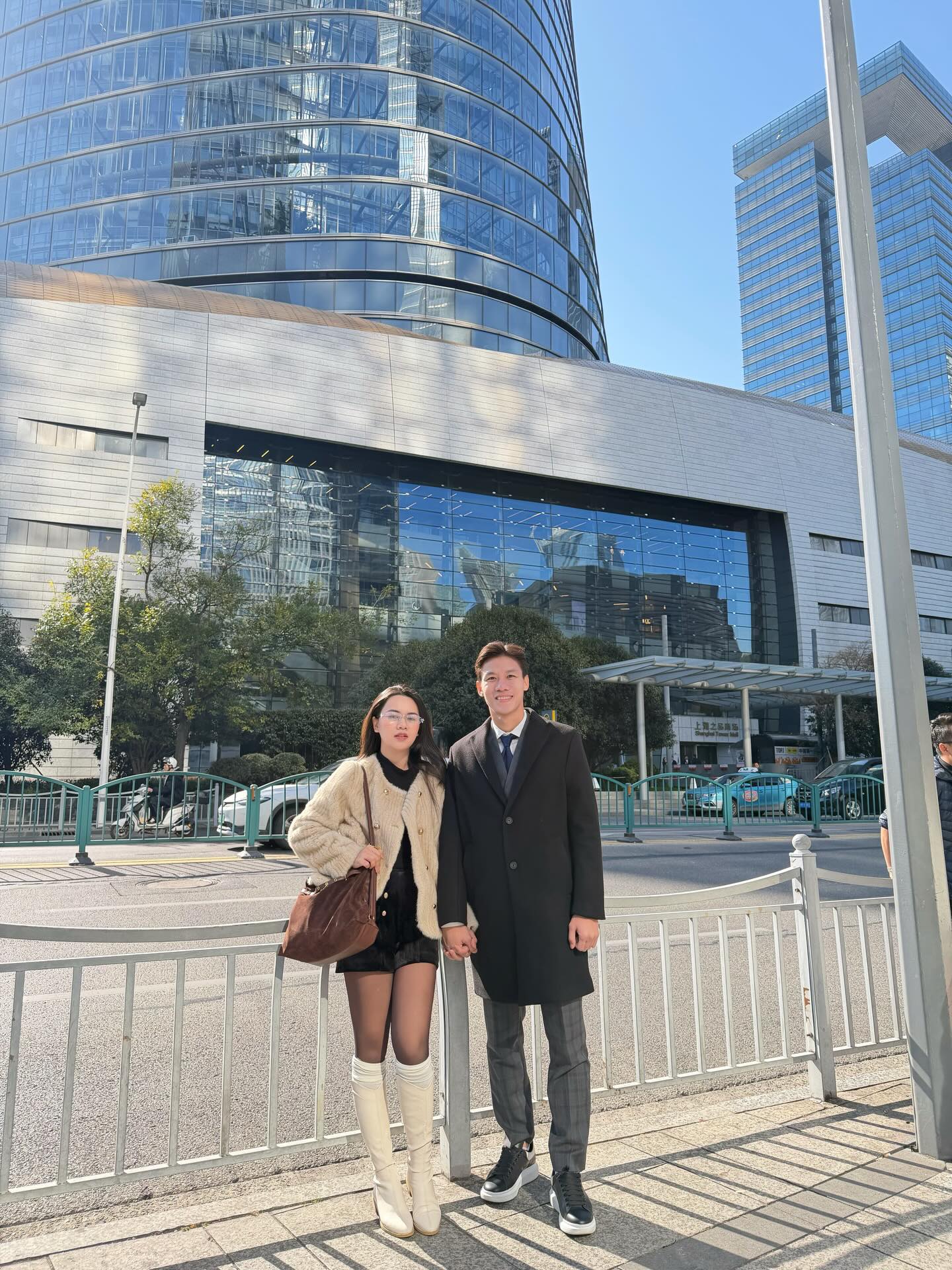 Đội trưởng tuyển Việt Nam đưa Hoa khôi ĐH Vinh đi du lịch mà ngỡ đóng phim ngôn tình, khung hình nào cũng 'điện ảnh' - Ảnh 10.