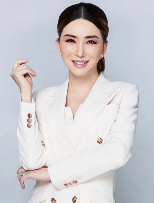 Anne Jakrajutatip an toàn ở Mexico với tài sản kếch xù