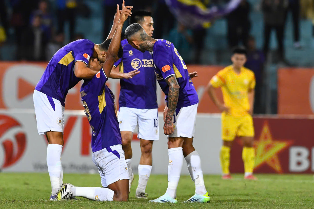 Passira mở tỷ số cho CLB Hà Nội