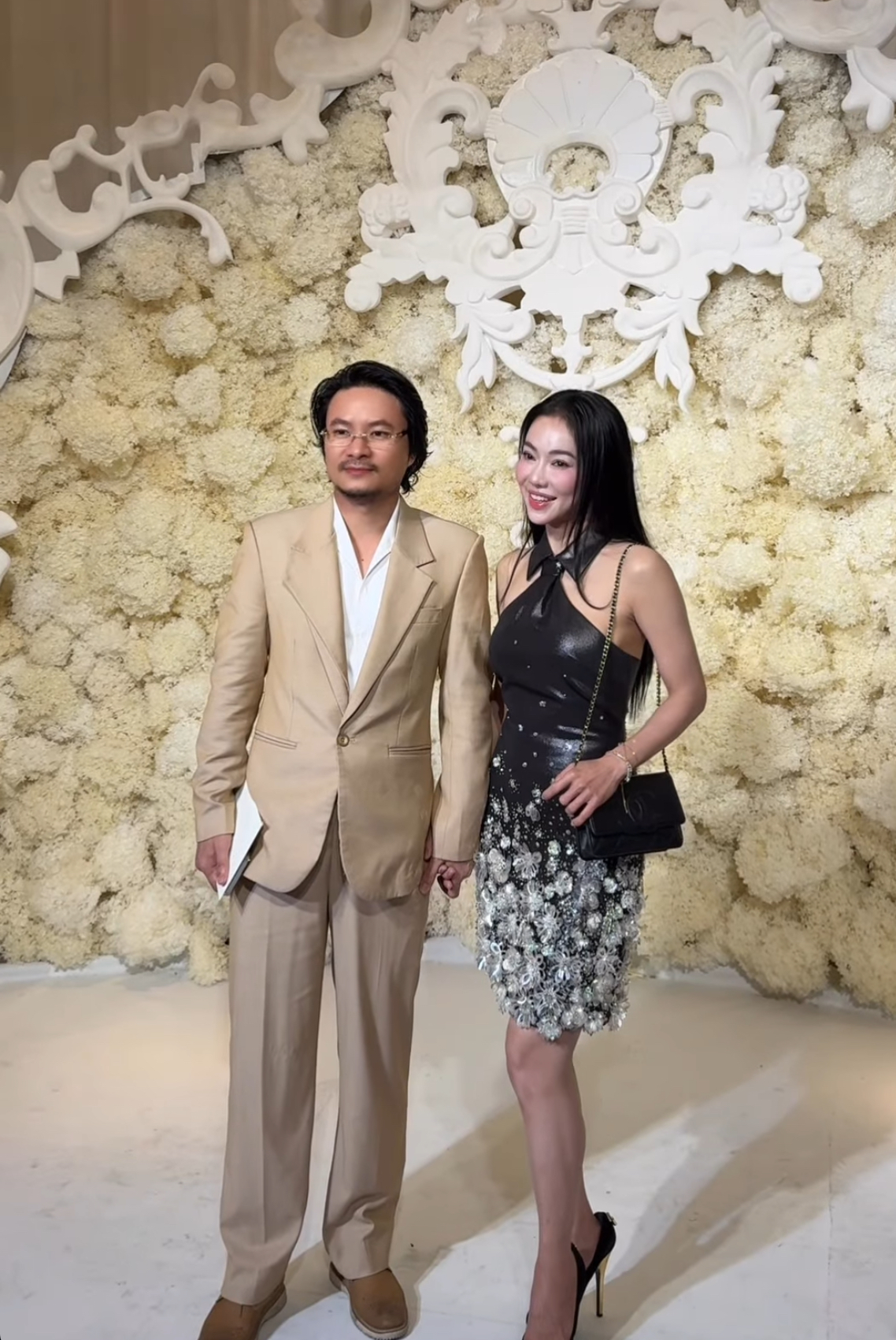 Đám cưới Á hậu Tâm Như và chồng doanh nhân: Cô dâu khóc nức nở, Khánh Vân, Ngọc Châu và dàn sao Việt đổ bộ- Ảnh 10. Vợ chồng bà Phạm Kim Dung chạy show cưới lia lịa