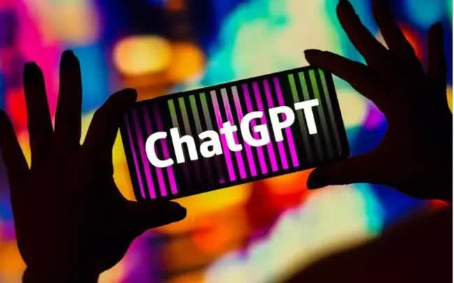 Kim Kardashian chia sẻ về mối quan hệ với ChatGPT Kim Kardashian trò chuyện về AI