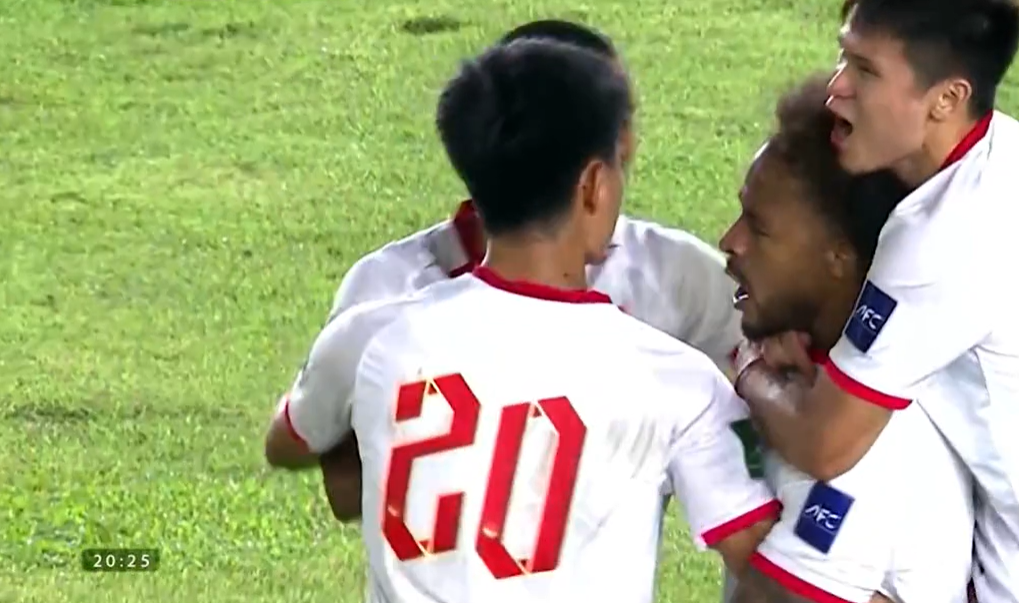 Nguyễn Xuân Son trên sân đấu