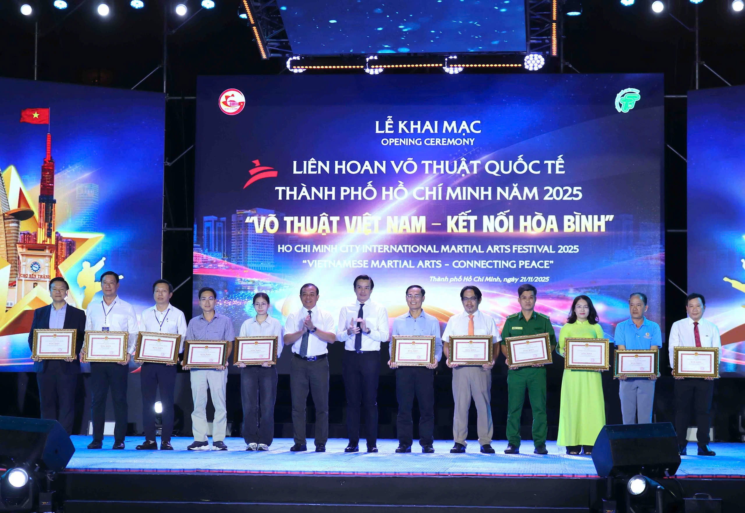 Tưng bừng khai mạc Liên hoan võ thuật quốc tế TP.HCM 2025 - Ảnh 2.