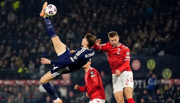 McTominay ghi bàn đẹp mắt trong trận đấu với Đan Mạch