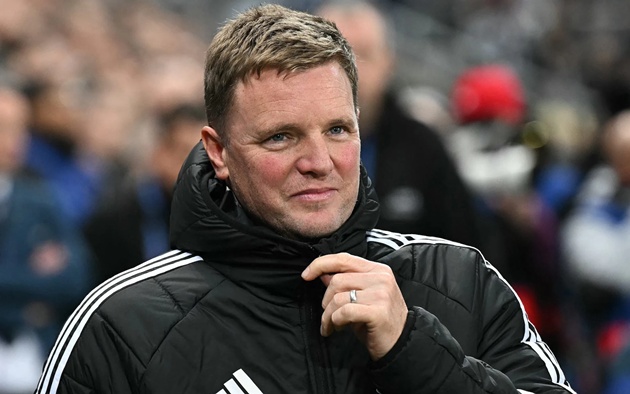 Howe vẫn được giới chủ tin tưởng Huấn luyện viên Eddie Howe nhận được sự tin tưởng của ban lãnh đạo Newcastle