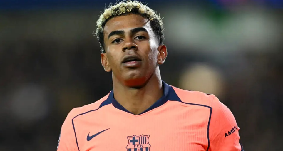 Barca từng suýt đánh mất Yamal. Barca từng suýt đánh mất Yamal.