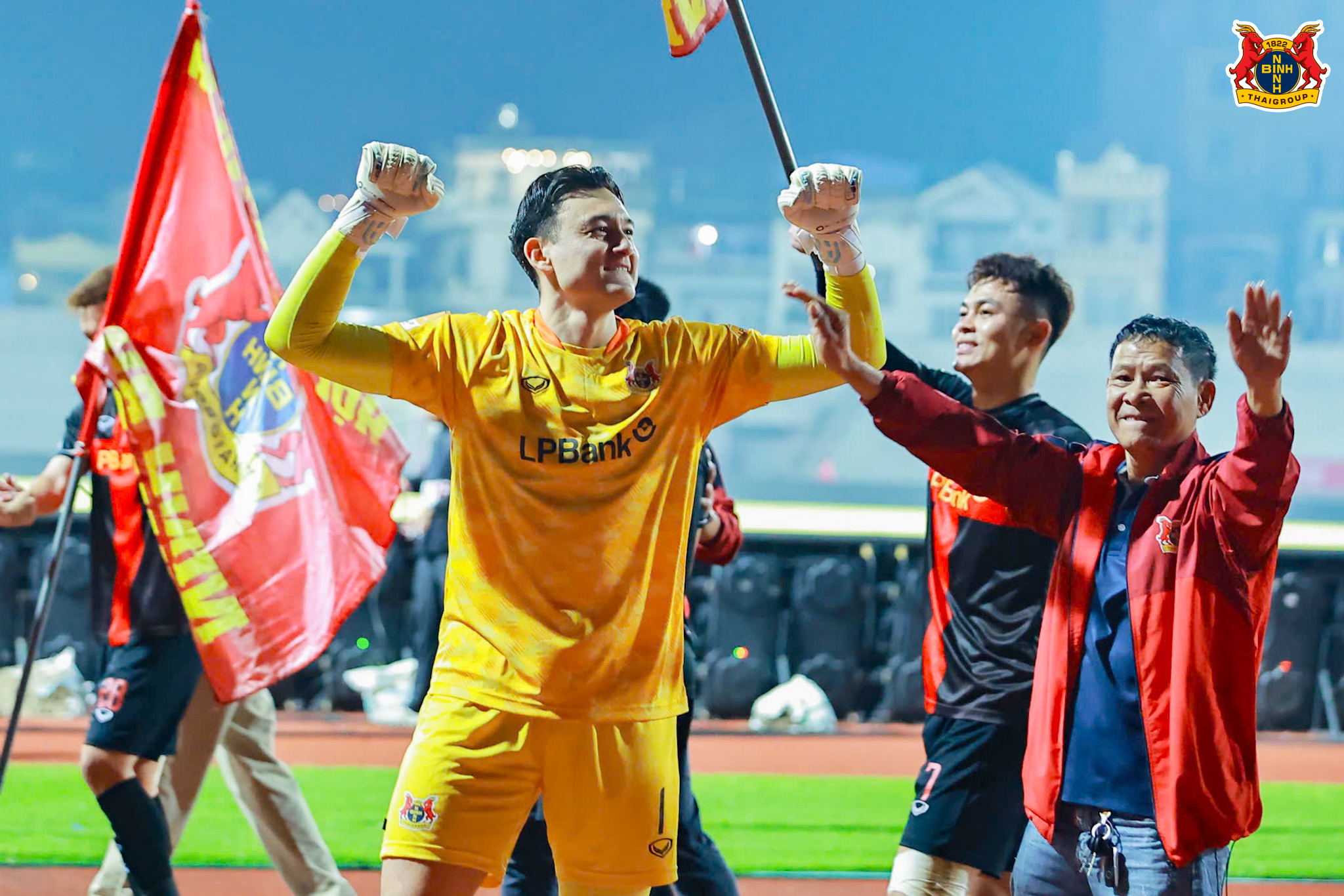 Tin nóng bóng đá Việt hôm nay 24/11: CAHN ‘nhả quân’ cho đội U22 Việt Nam; CLB Ninh Bình chia tay năm 2025 với kỷ lục bất bại - Ảnh 2.